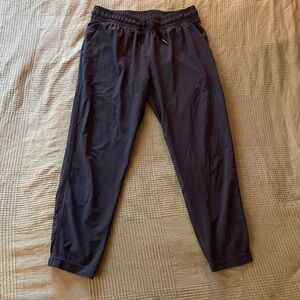 Lululemon lightweight capris joggers